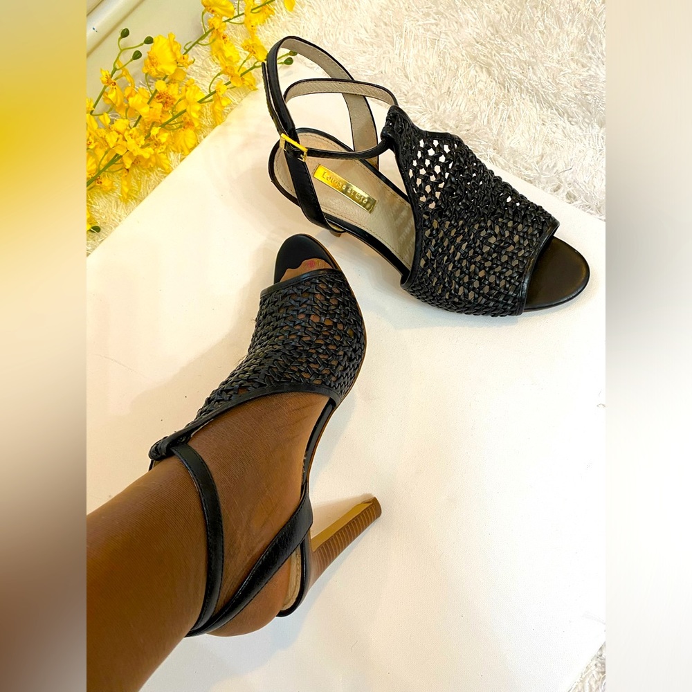 Louise et Cie Luxury brand women shoes size 8.5  very cool braided mesh design